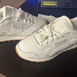 Reebok MemoryTech White Comfort Sneakers NWT